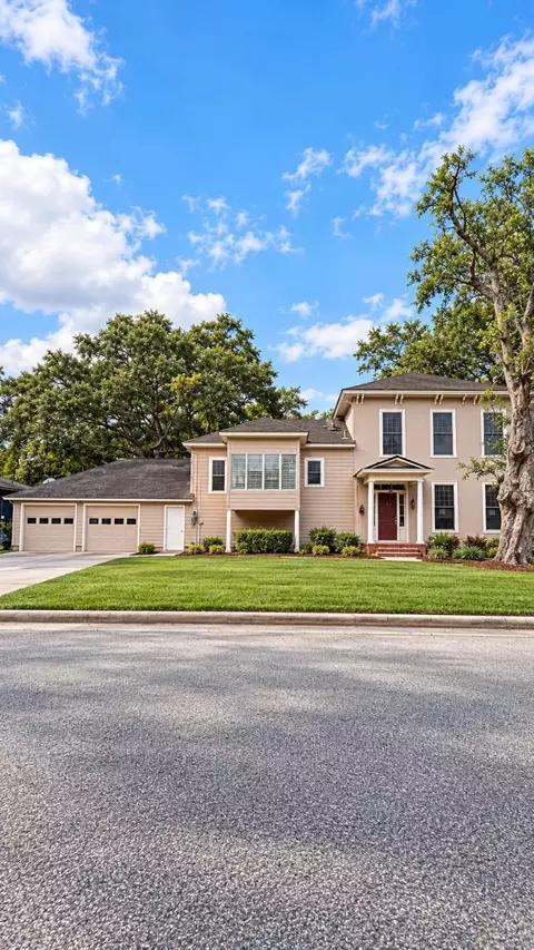 100 W Stockbridge St, Eagle Lake, TX 77434