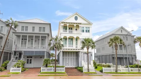2425 E Seaside Dr, Galveston, TX 77550