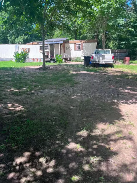 191 Sambo Ln, Livingston, TX 77351