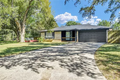 108 Crestview Dr, Hitchcock, TX 77563