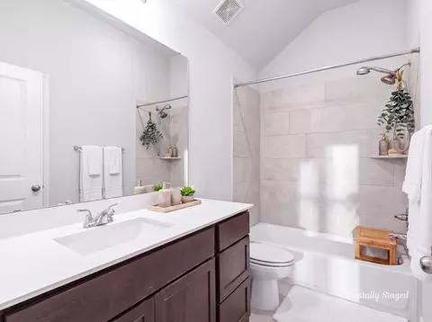 Bath - 17167 Crimson Crest Dr, Conroe, TX 77302 photo 4 of 5