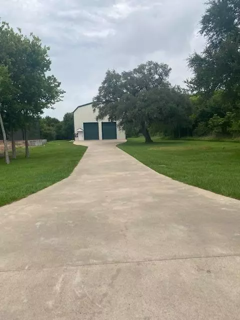 1628 Private Road 652, Sargent, TX 77414