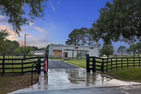 38 E Kitty Hawk St, Richmond, TX 77406