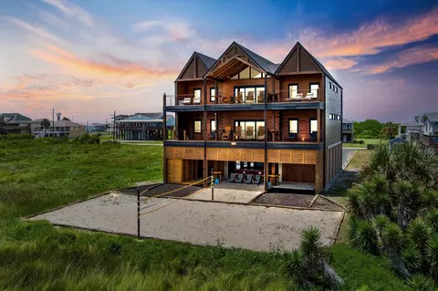 342 Atkinson St, Crystal Beach, TX 77650