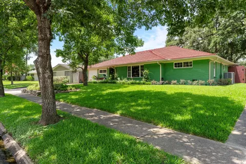 5022 Briarbend Dr, Houston, TX 77035