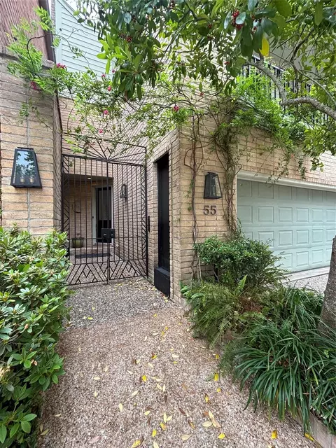 10 S Briar Hollow Ln #55, Houston, TX 77027
