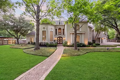 835 Echo Ln, Hedwig Village, TX 77024