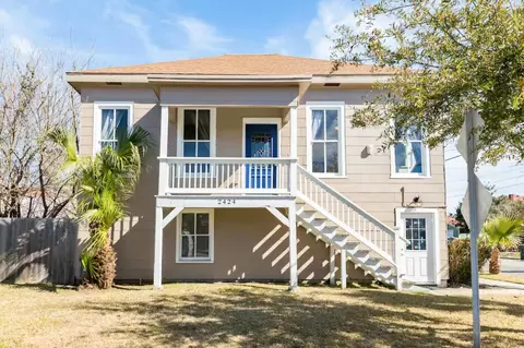 2424 38th St, Galveston, TX 77550