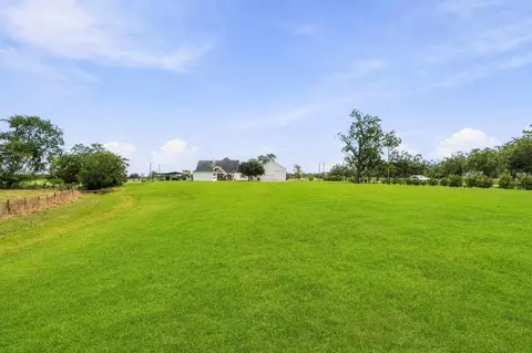 Exterior - 3103 Brundrett Rd, Wallis, TX 77485 photo 8 of 10