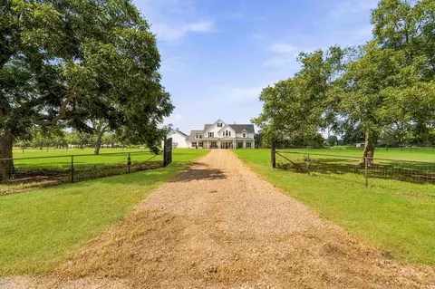 Exterior - 3103 Brundrett Rd, Wallis, TX 77485 photo 3 of 10