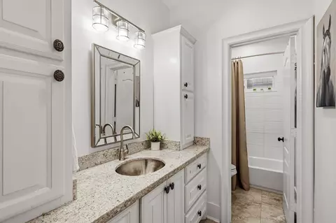 Bath - 3103 Brundrett Rd, Wallis, TX 77485 photo 3 of 4