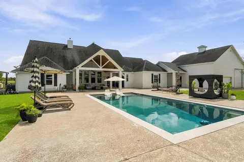 Exterior - 3103 Brundrett Rd, Wallis, TX 77485 photo 2 of 10