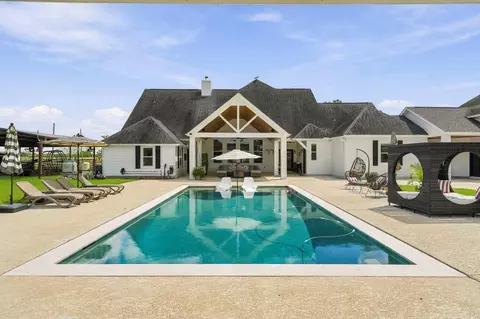 Exterior - 3103 Brundrett Rd, Wallis, TX 77485 photo 5 of 10