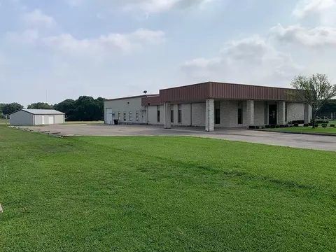 401 Bucek St, Schulenburg, TX 78956 photo 1