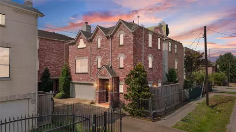 5205 Cornish St, Houston, TX 77007