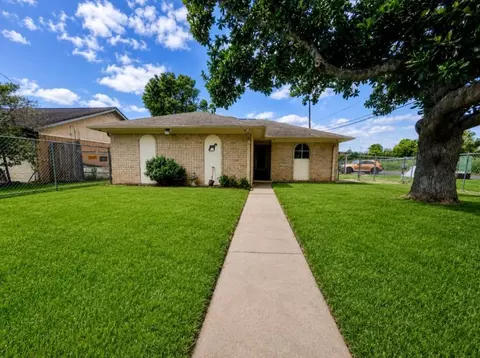 4702 Geraldine St, Seabrook, TX 77586
