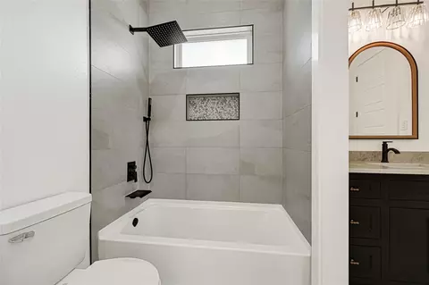 Bath - 15028 Tybee Ln, Conroe, TX 77306 photo 5 of 6