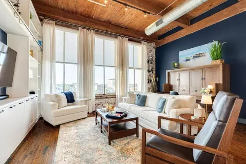 2400 Mechanic St #402, Galveston, TX 77550