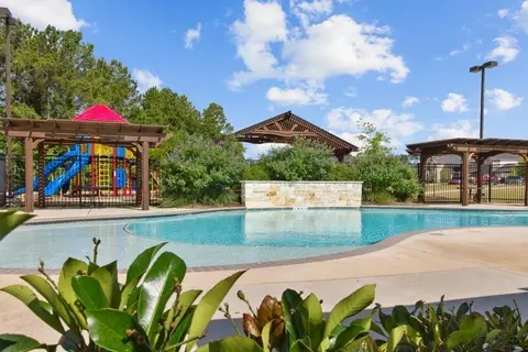 Exterior - 429 Summerset Landing Ct, Conroe, TX 77304 photo 3 of 5
