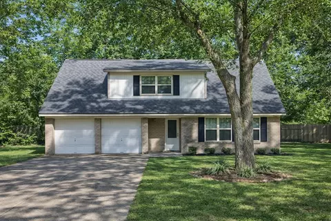 101 Gladiola St, Lake Jackson, TX 77566