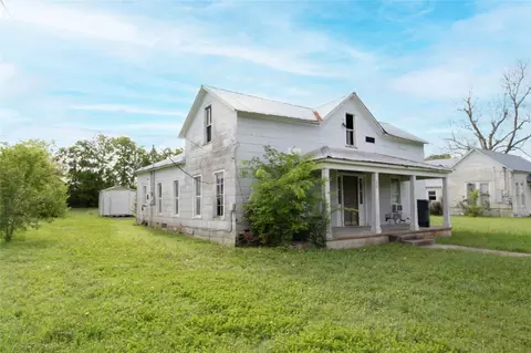 509 S 511 S Saint Andrews St, Weimar, TX 78962