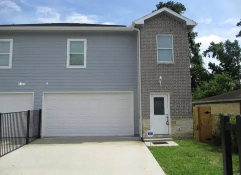 8205 Oak Knoll Ln #B, Houston, TX 77028