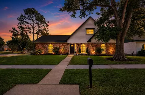 814 El Toro Ln, Houston, TX 77062