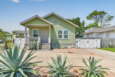 5008 Avenue O 12, Galveston, TX 77551