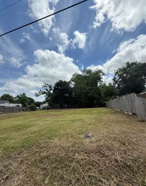106 S Washington St, Texas City, TX 77591