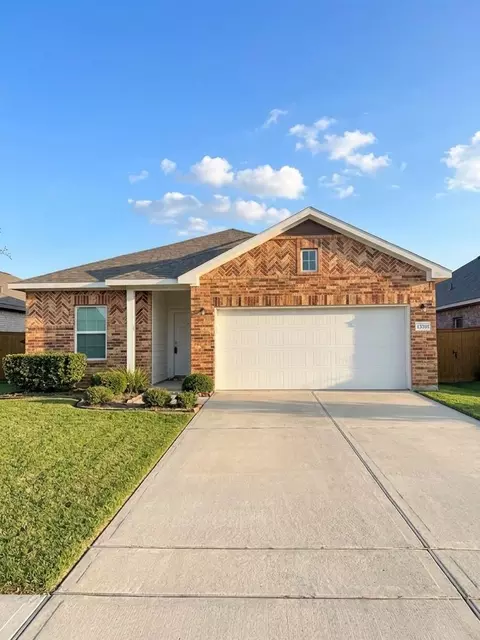 13301 Villa Sola Dr, La Marque, TX 77568