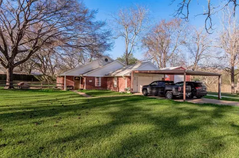2203 Shannon Dr, Huntsville, TX 77320