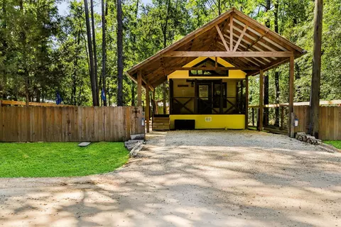 709 Alta Vista Dr, Livingston, TX 77351