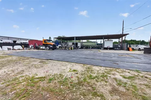 7521 Parkhurst Dr, Houston, TX 77028