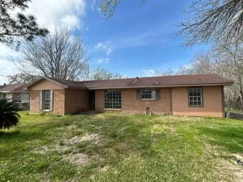 306 Tennyson St, San Leon, TX 77539