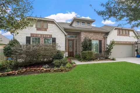 8020 Serenity Dr, Pearland, TX 77584