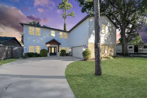 10038 Westview Dr, Houston, TX 77055