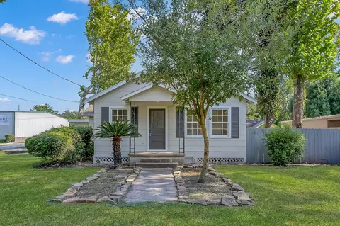301 Epps St, Tomball, TX 77375 photo 1