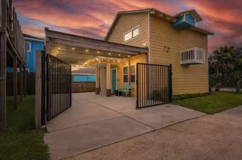 1315 40th St, Galveston, TX 77550