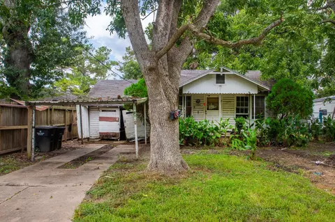 1720 W Sidnor St, Alvin, TX 77511