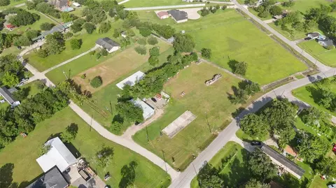2257 County Road 529, Alvin, TX 77511