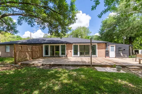 6811 Cemetary Rd, Manvel, TX 77578