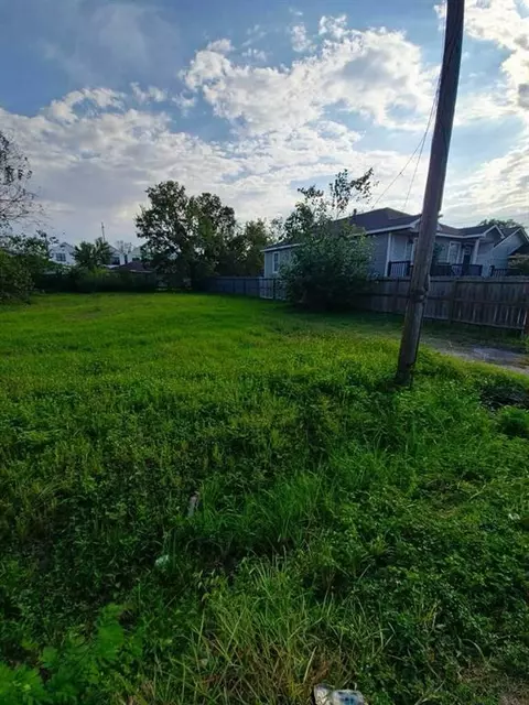 726 E 39th St, Houston, TX 77022 photo 1