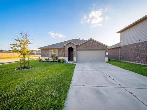 8203 Tamarind Ln, Baytown, TX 77521