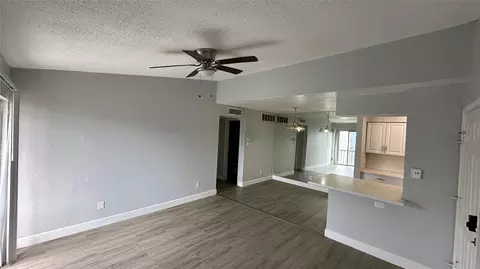 9550 Deering Dr #208, Houston, TX 77036