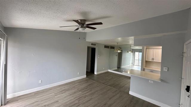 9550 Deering Dr #208, Houston, TX 77036