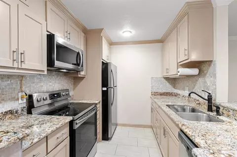 4635 Wild Indigo St #512, Houston, TX 77027