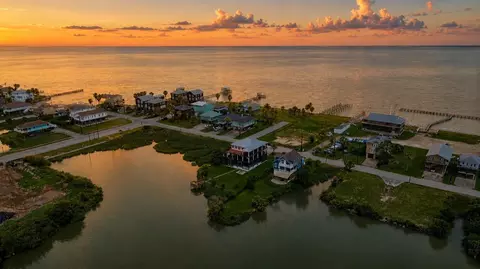 1015 Todville Rd, Seabrook, TX 77586