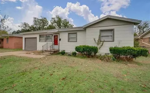 1002 E Beverly Loop, Burkburnett, TX 76354