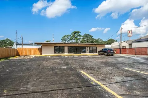 909 Houston St, Conroe, TX 77301