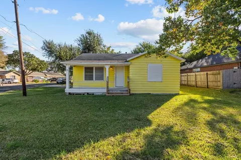 1916 N Logan St, Texas City, TX 77590
